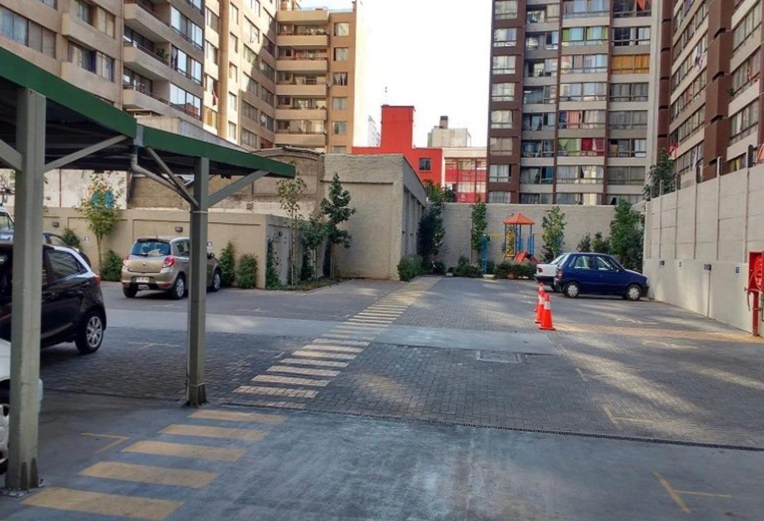 Cerca Movistar Arena Y A Pasos Del Metro Universidad De Chile Con Estacionamiento Santiago Eksteriør bilde